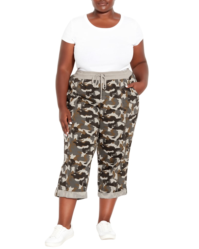 Front of a model wearing a size 22 CAPRI CTN ROLL UP PR in Camo by avenue. | dia_product_style_image_id:293457